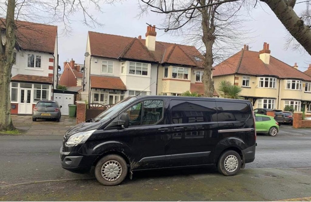 Police hunt Roe Lane van thieves