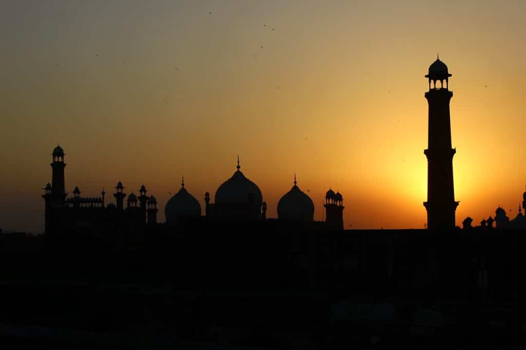How to Choose the Best Housing Society for Investment in Pakistan