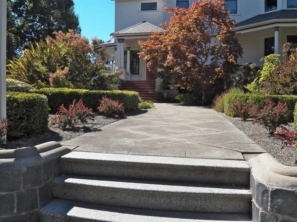 Designing with Impact: How Hardscaping Shapes Outdoor Flow and Functionality