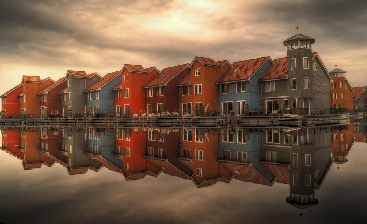 row-houses-384596_1280